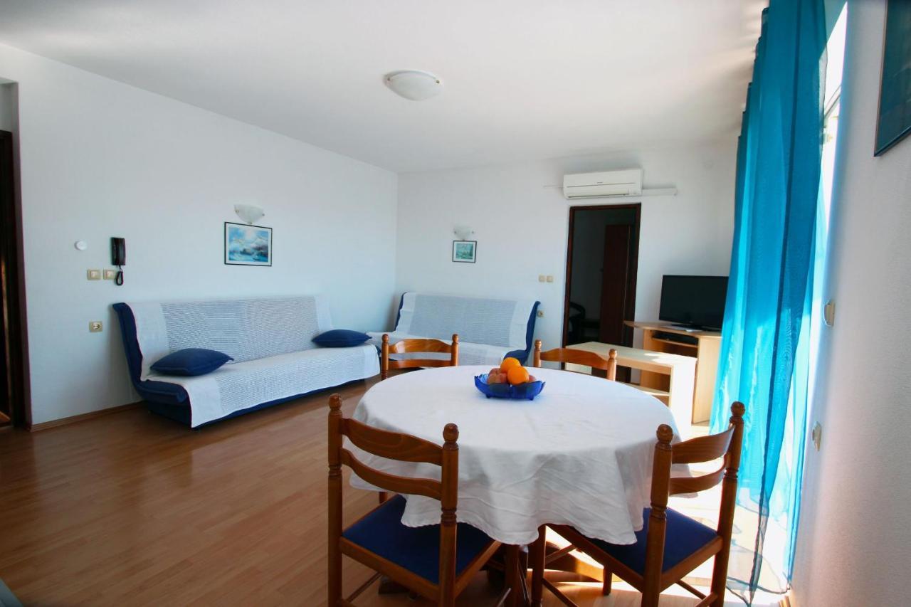 Apartments With A Parking Space Crikvenica - 5553 Exteriör bild